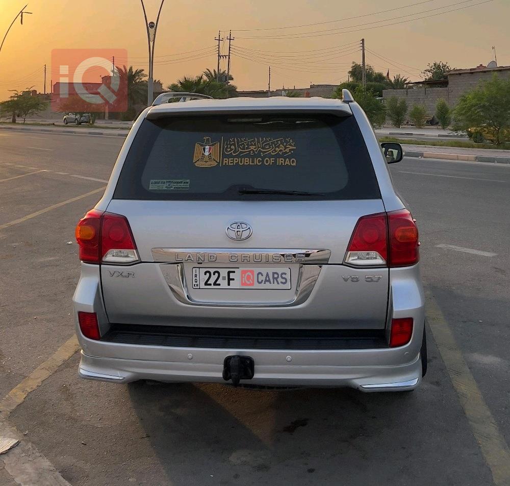 تۆیۆتا لاند کروزەر